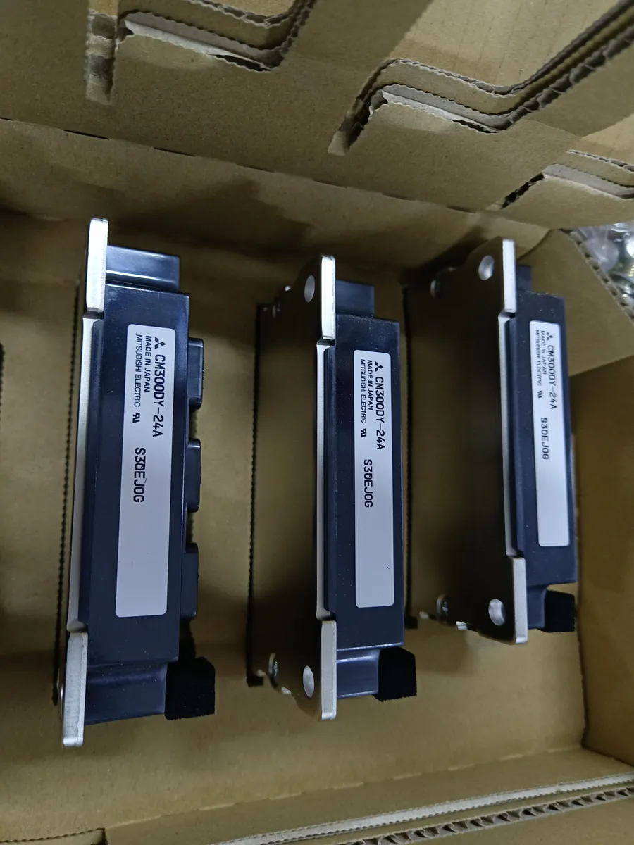 CM300DY-24A 芯片现货实拍图 2/2