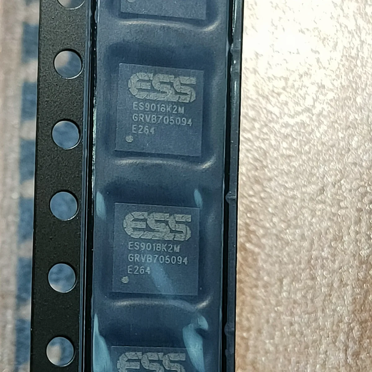 GRVB705094 芯片现货实拍图 2/2