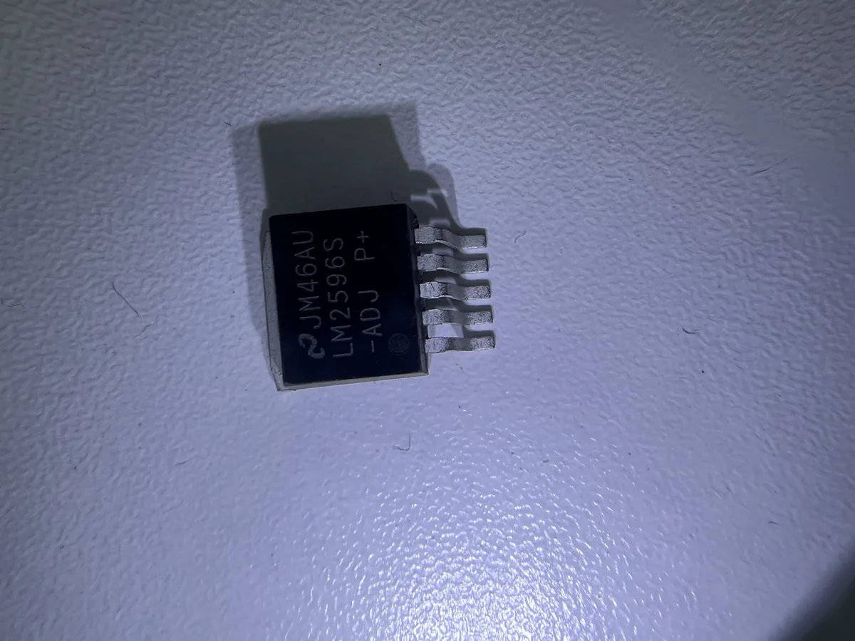 LM2596S 芯片现货实拍图 2/2