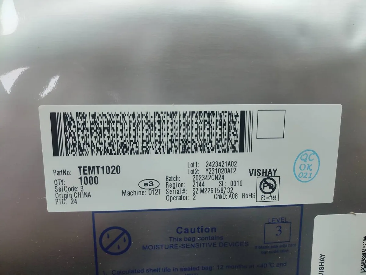 TEMT1020 芯片现货实拍图 2/2